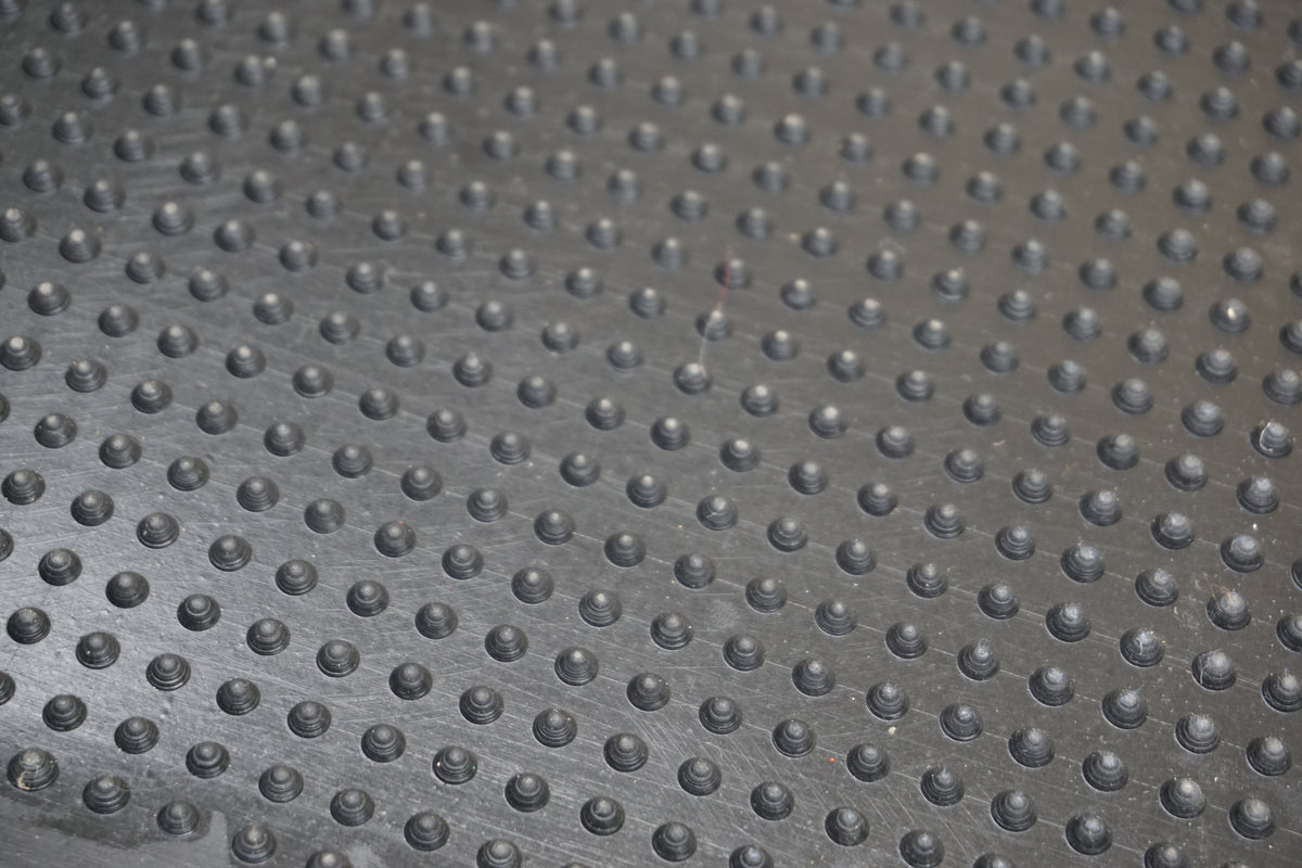 Gummi-Stufenmatte mit Noppen 74x24cm eckig schwarz